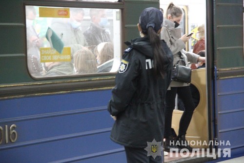 Как в харьковском метро ловят нарушителей карантина (фото, видео)