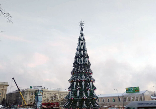 Главный предвестник Нового года появился в центре Харькова (фото)