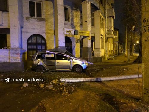 Погоня в Харькове: автомобиль врезался в жилой дом (фото, видео)