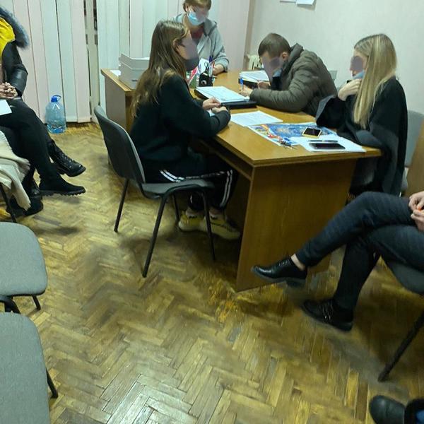 За видео в соцсетях наказали родителей двух школьниц из Харькова
