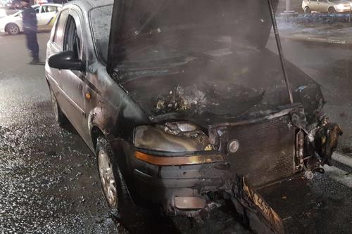 В Харькове на оживленной дороге загорелась машина: стала известна причина (фото)
