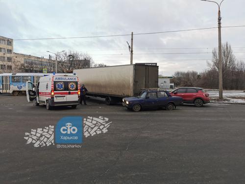 В Харькове произошло ДТП с участием трамвая: есть пострадавшие (фото)