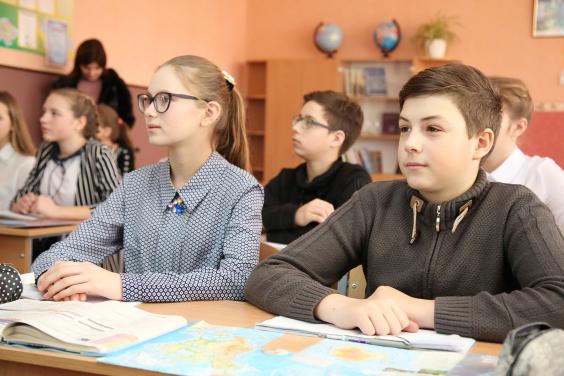 В Харьковской области школьников привлекли к важному опросу