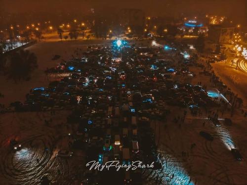 В Харькове собрали огромную новогоднюю елку (фото, видео)