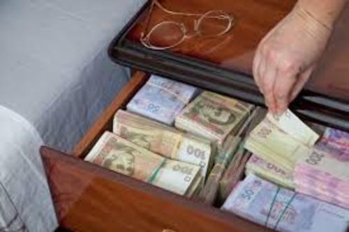 На Харьковщине у пенсионеров украли крупную сумму