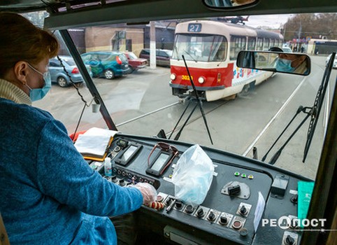 Харьковчане смогут получить маски бесплатно в транспорте