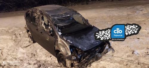 Авария в Харькове: от удара у автомобиля провалилась крыша и разбились стекла (фото)