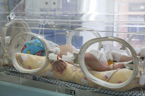Врачи предупредили: в Харькове закончился медпрепарат для спасения новорожденных