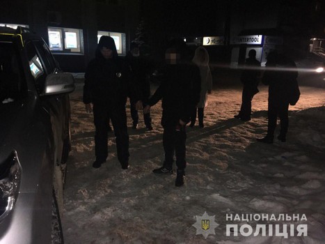 На Харьковщине возле банка напали на женщину