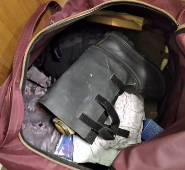 На Харьковщине остановили женщину с неожиданным предметом в сумке (фото)