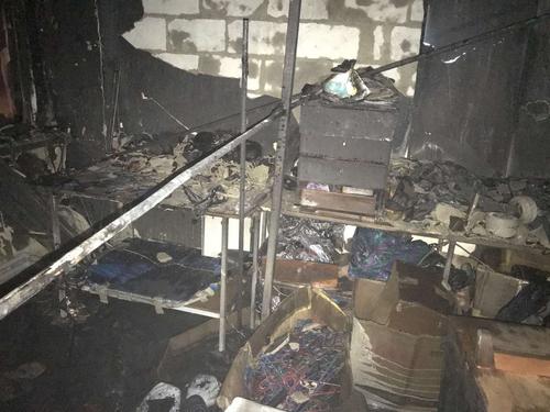 В Харькове загорелся цех: нескольких сотрудников удалось спасти (фото)