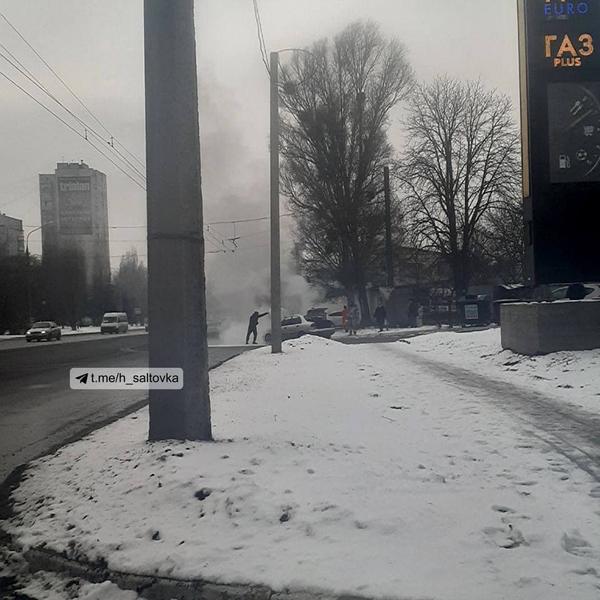 В Харькове массово горят автомобили: чью машину удалось спасти (видео)