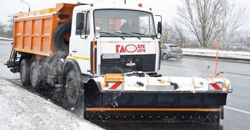 Снегопад: как убирают дороги в Харькове (фото)