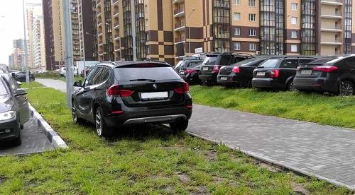 Житель Харькова призывает мэрию избавить дворы и улицы города от автомобилей