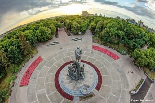 Харьков в XXI веке. 22 февраля – в саду Шевченко хотели установить колесо обозрения