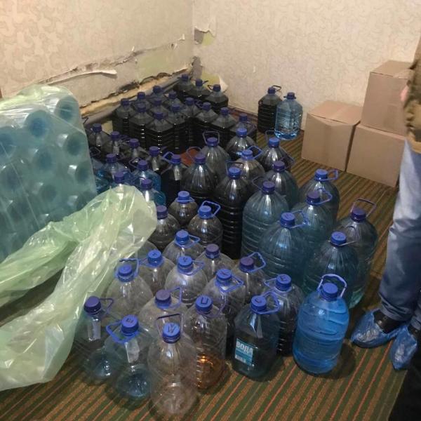 Тысячи литров спиртного уничтожат на Харьковщине (фото)
