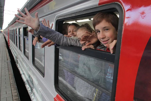 Туристов эвакуируют из "красной" карантинной зоны спецпоездами в Харьков