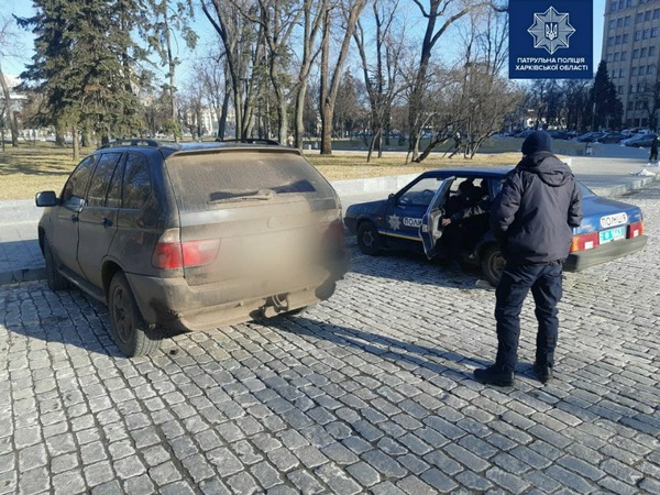 В Харькове водители массово разъезжают с поддельными документами (фото)