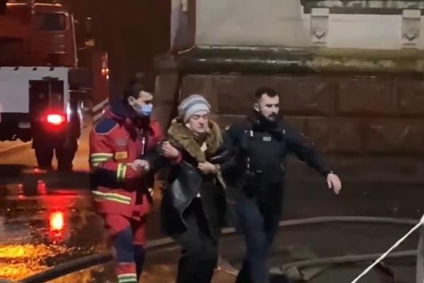Пожар в центре Харькова: 14 человек спасли от огня ( фото)