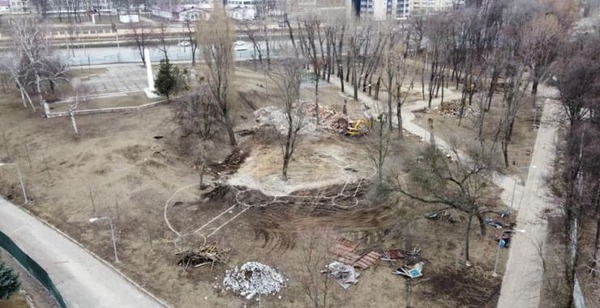 В харьковском парке снесли большое строение (фото, видео)