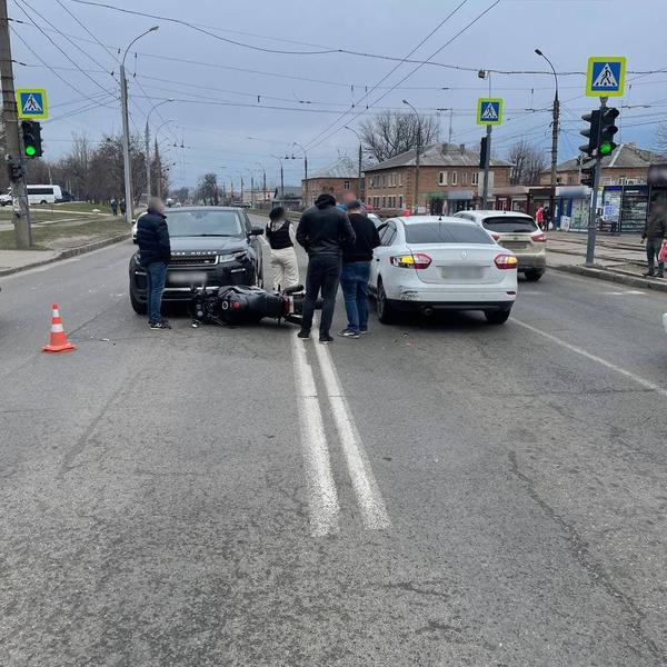 В Харькове мотоциклиста с дороги забрали в больницу