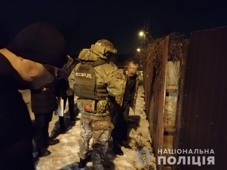 Харьковские правоохранители поймали группу людей, рассылавших по почте опасные предметы (фото)