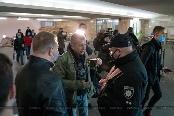 Где маска? В Харькове нарушителям выписали штрафы (фото)