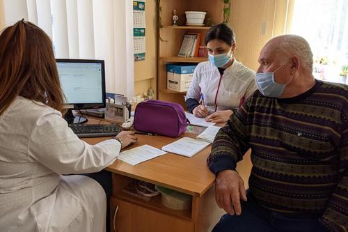 На Харьковщине врачи обзванивают пенсионеров, чтобы предложить бесплатный препарат