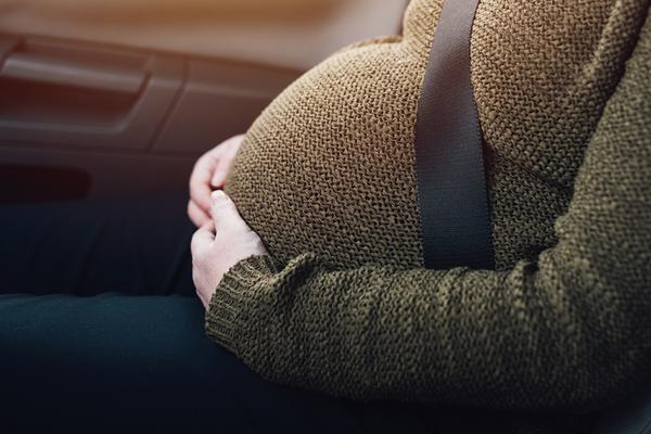 Происшествие на дороге Харькова: женщина начала рожать в машине (видео)