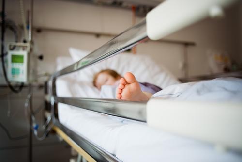 Опасные шалости: в Харькове ребенок получил серьезные травмы