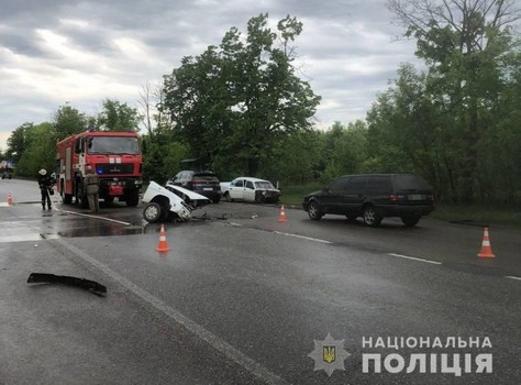 На Харьковщине автомобиль разорвало на части: в полиции озвучили подробности ДТП (фото)