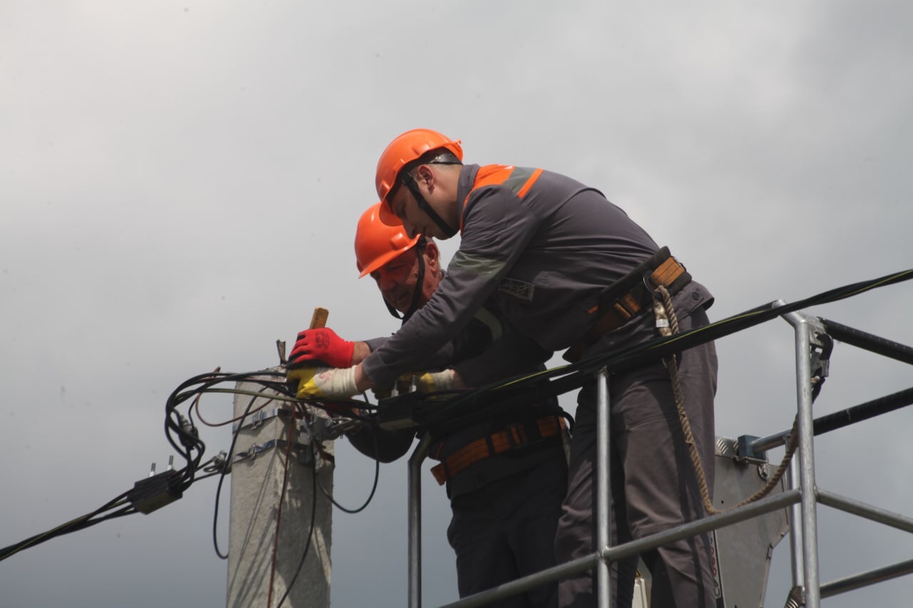 На Харьковщине провели масштабную реконструкцию электросети: кому повезло (фото)