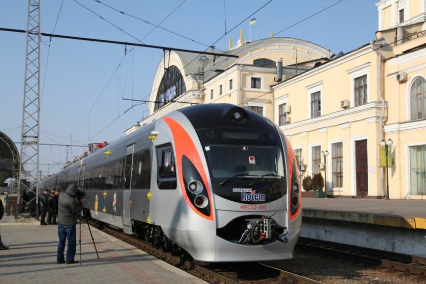 Харьков в XXI веке. 28 мая - открылись регулярные рейсы скоростного поезда Hyundai по маршруту Киев - Харьков