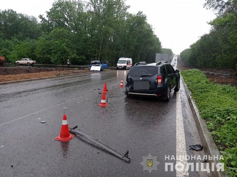 Бросил мертвого пассажира и машину. На Харьковщине разыскивают сбежавшего водителя (фото)