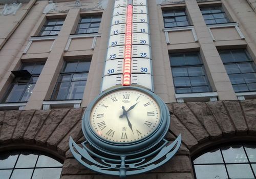 Харьков в XXI веке. 5 июня - восстановили знаменитый градусник