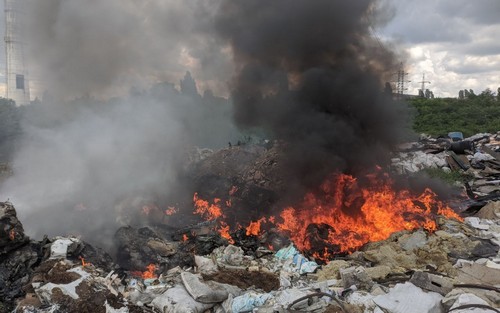 В Харькове горела свалка (фото) 