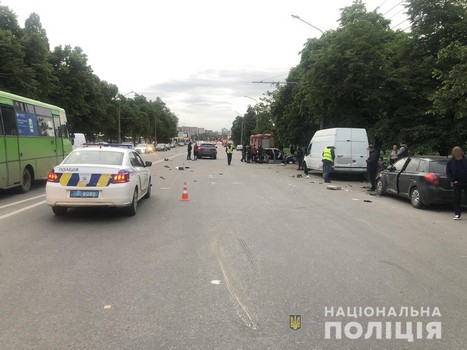 В Харькове правоохранители разыскивают свидетелей масштабного смертельного ДТП (фото)