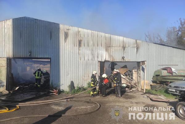 Пожар на СТО под Харьковом: сгорело несколько машин (фото)