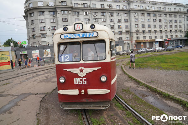 В Харькове на маршрут вывели раритетный трамвай (фото)