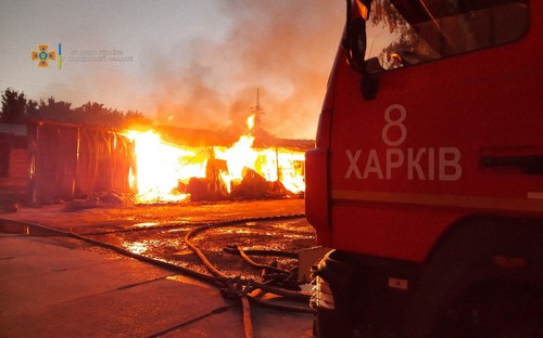 Масштабный пожар в Харькове: ликвидация продолжается (фото)