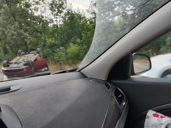 ДТП в Харькове: машина перевернулась вверх тормашками, есть пострадавшие (фото, видео)
