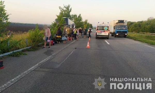 Автобус влетел в отбойник: в полиции рассказали подробности аварии на Харьковщине (фото)