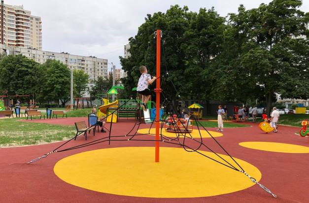 В одном из районов Харькова стало больше мест для отдыха (фото)