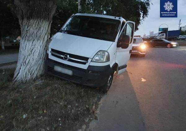 В Харькове забывчивый водитель разбил автомобиль 