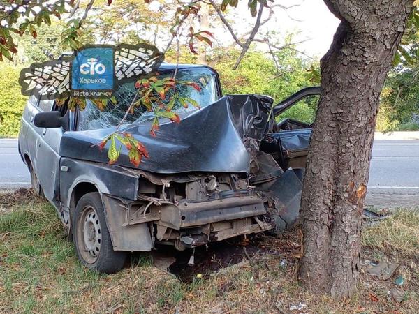 Стало плохо за рулем: в Харькове мужчина серьезно пострадал в своей машине (фото)