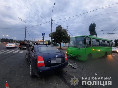 В Харькове автобус угодил в ДТП: есть пострадавшие (фото)