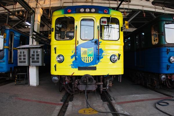 В харьковском метро появился оригинальный поезд (фото, видео)