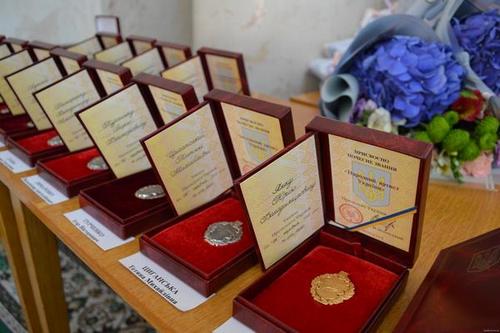 Артистам, учителям и другим выдающимся харьковчанам вручили высокие награды (фото) 