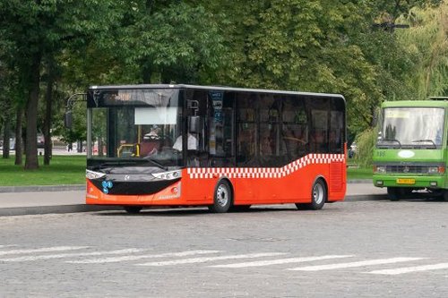 В Харькове ищут водителей на новые автобусы: сколько обещают платить