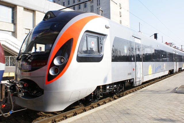 Скоростной поезд из Харькова в столицу будет курсировать по измененному графику